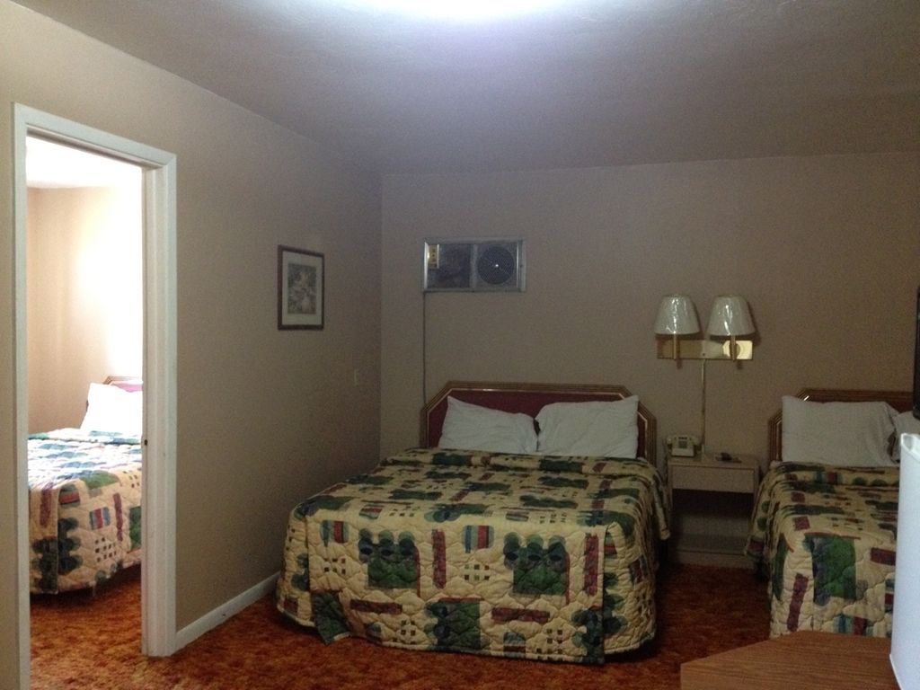 Travel Motel Raton Room photo